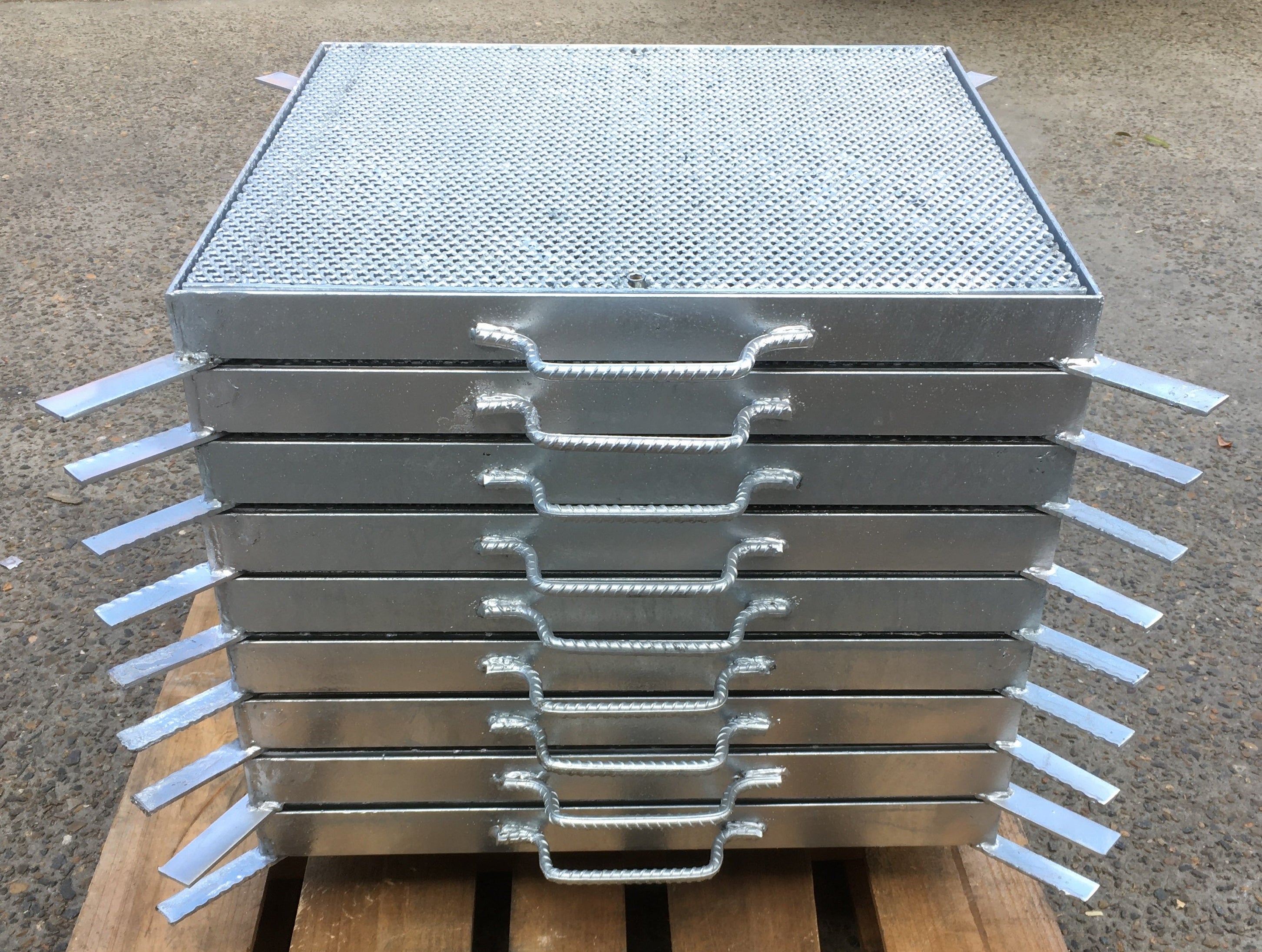 Class B Galvanised Steel Heelguard Grate & Frame — DIRECT RAW MATERIALS